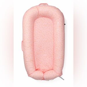 NWT DockAtot Deluxe+ in Multi-Bloom